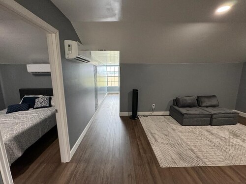 Charming 1-bedroom apartment #B in fabulous East Palatka with WiFi, AC