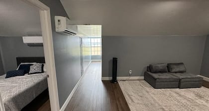 Charming 1-bedroom apartment #B in fabulous East Palatka with WiFi, AC