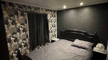 2 bedrooms, bed sheets