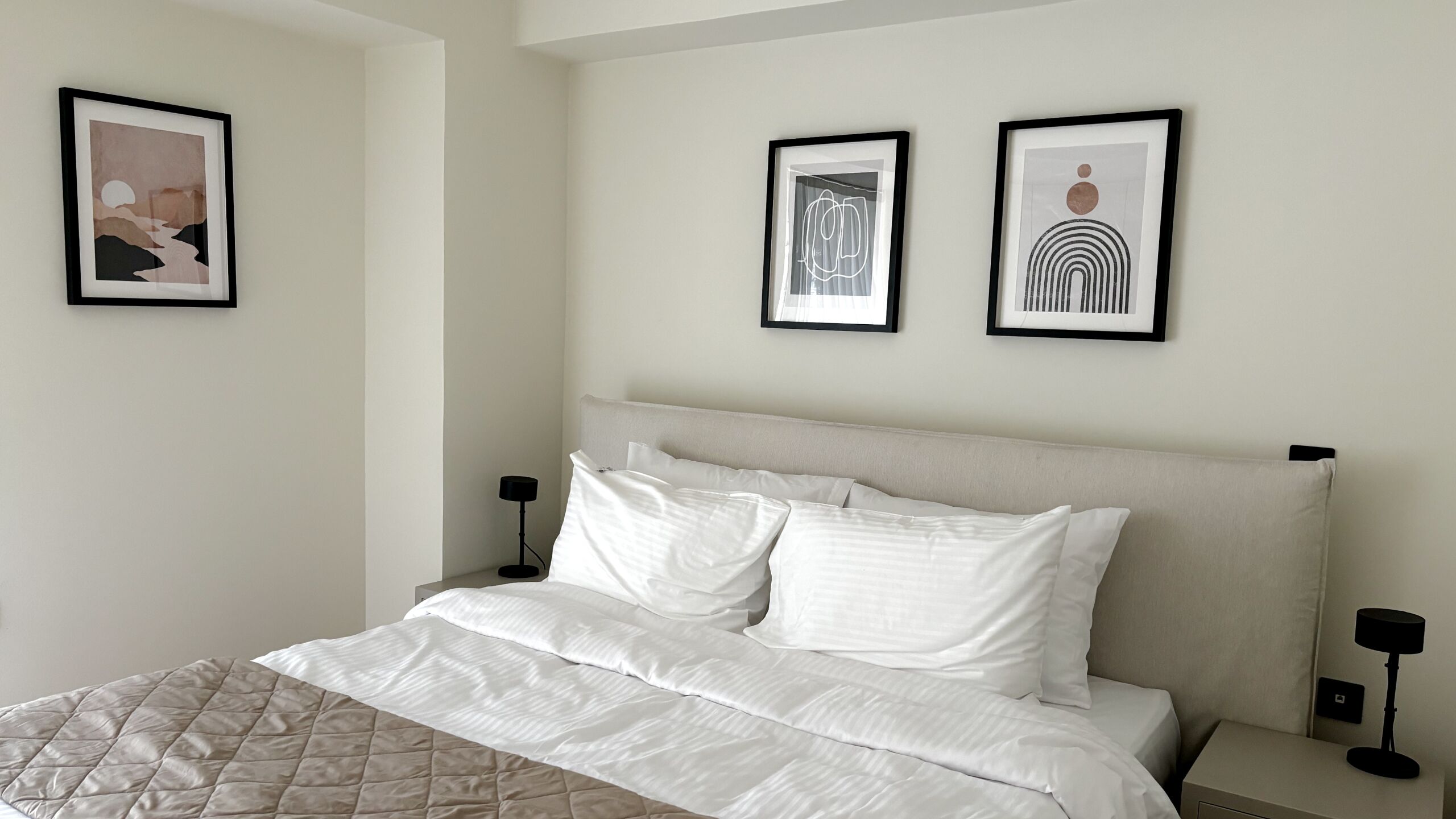 4 bedrooms, iron/ironing board, WiFi, bed sheets