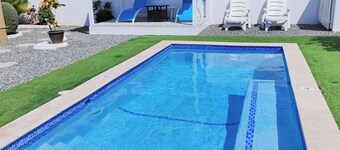 Hidden Gem, Cozy 2-bedroom house with WiFi, AC, Private Pool In Portmore