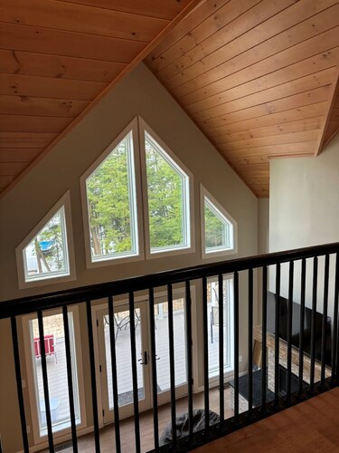 The Beach House on Shaws Pond - gorgeous new home directly on the water