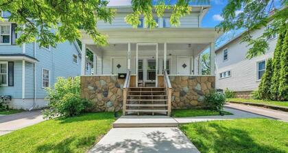 Charming Home-y 2-bedroom apt w high-speed Wifi in Vibrant Dwntwn Mount Clemens
