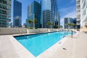Pool - The Club 3224 · High floor unit 3 bedrooms in the heart of Miami (Miami)