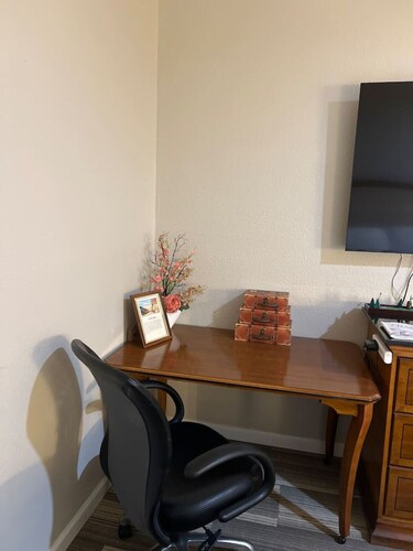 Hotel Pinehurst- Central Ave Suite 208