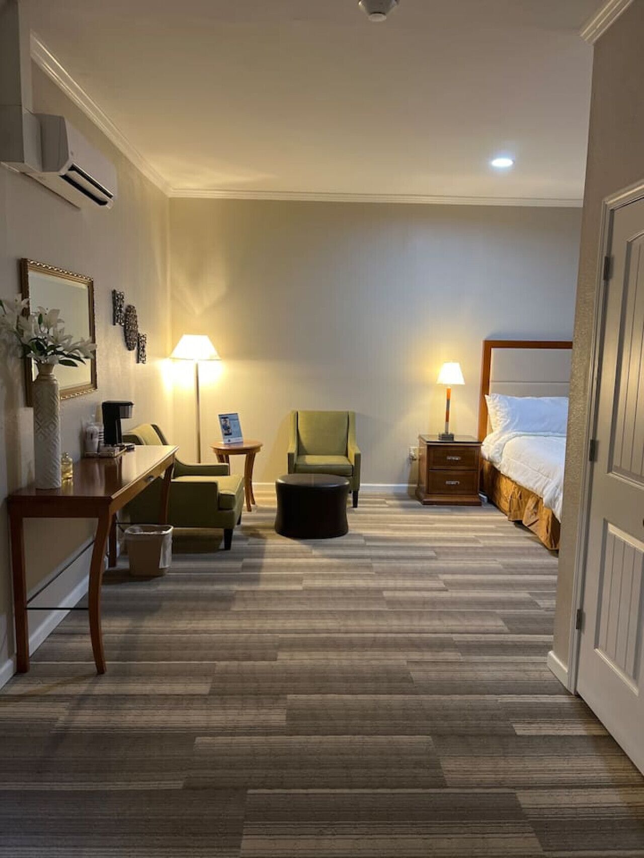 1 habitación, escritorio, tabla de planchar con plancha y wifi gratis 