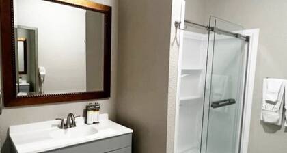 Hotel Pinehurst- Central Ave Suite 208