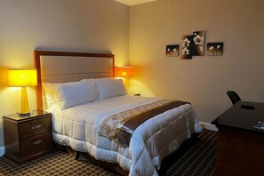 1 habitación, escritorio, tabla de planchar con plancha y wifi