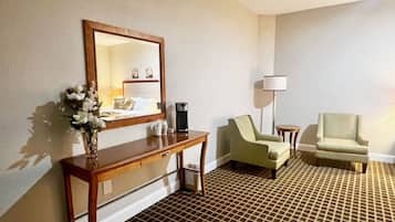 1 bedroom, desk, iron/ironing board, WiFi