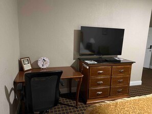 1 bedroom, desk, iron/ironing board, WiFi