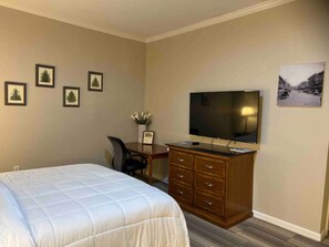 1 habitación, escritorio, tabla de planchar con plancha y wifi 