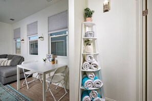 Interior - Seaview Sunset - Close to beaches & restaurants! (Oceanside)