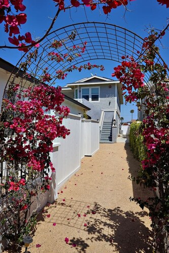Seaview Sunset - Close to beaches & restaurants!
