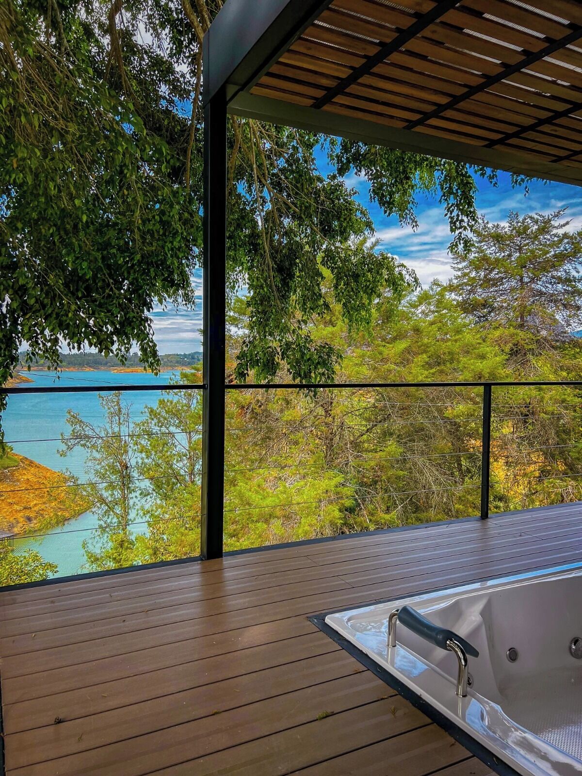 Deluxe Suite, Balcony, Lake View | Private spa tub