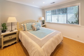 1 habitación, tabla de planchar con plancha, wifi gratis y ropa de cama
