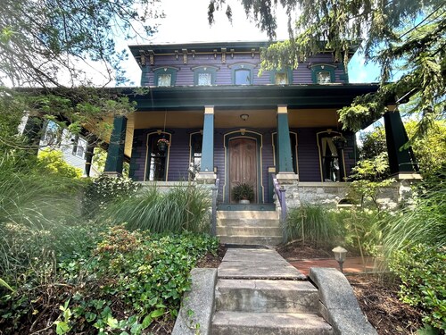 The Garnet Room at the Amethyst Inn B&B jacuzzi Room with fireplace in Adamstown