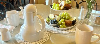 The Garnet Room at the Amethyst Inn B&B jacuzzi Room with fireplace in Adamstown