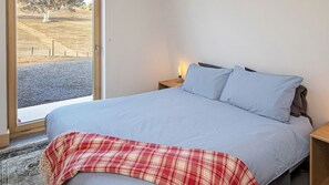 2 bedrooms, iron/ironing board, free WiFi