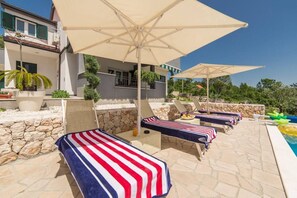 Outdoor dining - Villa Old Garden with heated Pool, private Tavern, and panoramic views (Studenci)