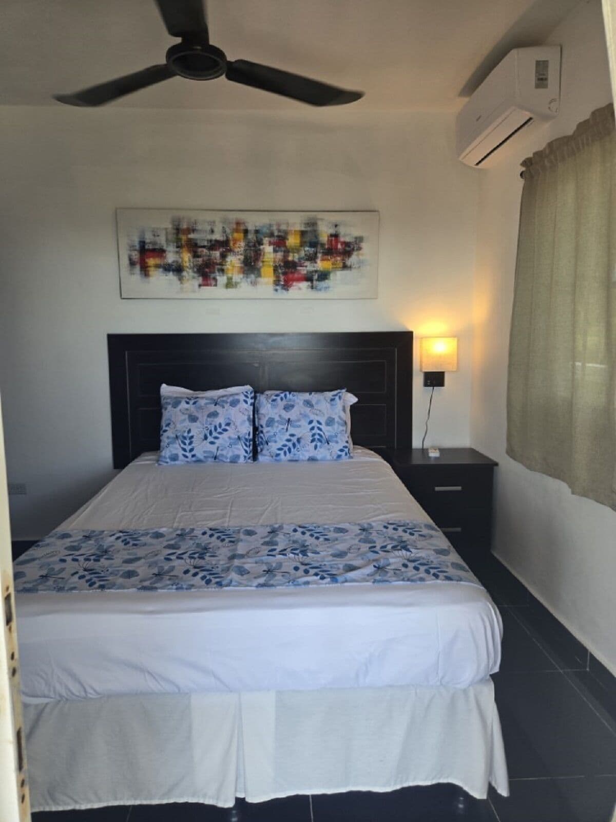 3 slaapkamers, een kluis op de kamer, gratis wifi, beddengoed