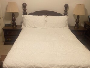 4 bedrooms, desk, iron/ironing board, free WiFi