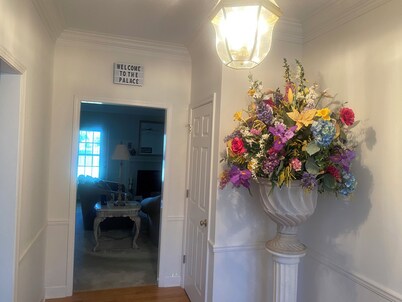 The Palace at the Hampton is Charming and Spacious 4-bedroom house in Tuscaloosa