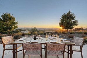 屋外ダイニングエリア