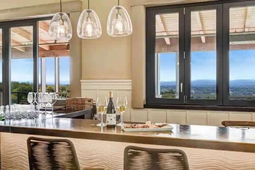 Paradise Ridge Vineyard Retreat - Hot Tub & Views
