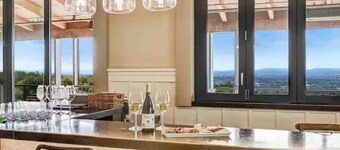 Paradise Ridge Vineyard Retreat - Hot Tub & Views