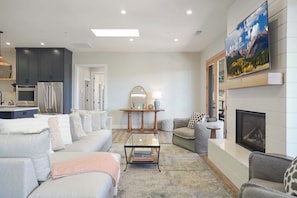 TV, fireplace - Sunset House at Paradise Ridge by Kohmsa (Santa Rosa)