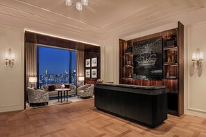 Frette Italian sheets, premium bedding, free minibar items, in-room safe - The Ritz-Carlton, Bangkok (Bangkok)
