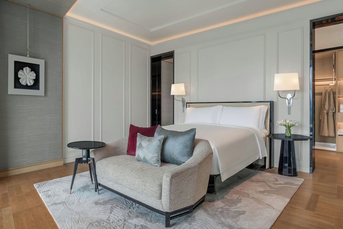 Frette Italian sheets, premium bedding, free minibar items, in-room safe