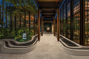 2 restaurants, serveren ontbijt, lunch, diner, internationale gerechten