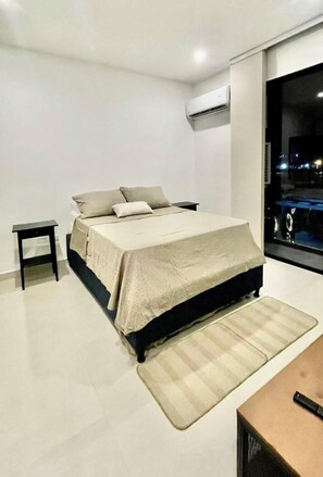 1 habitación, tabla de planchar con plancha, wifi y ropa de cama