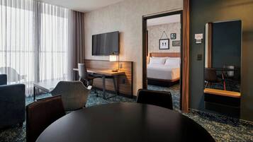 Suite, 1 cama de matrimonio grande con sofá cama | Escritorio y espacio para trabajar con un portátil