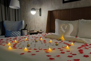 Suite, 1 cama King size y sofá cama | Escritorio y espacio para trabajar con laptop 