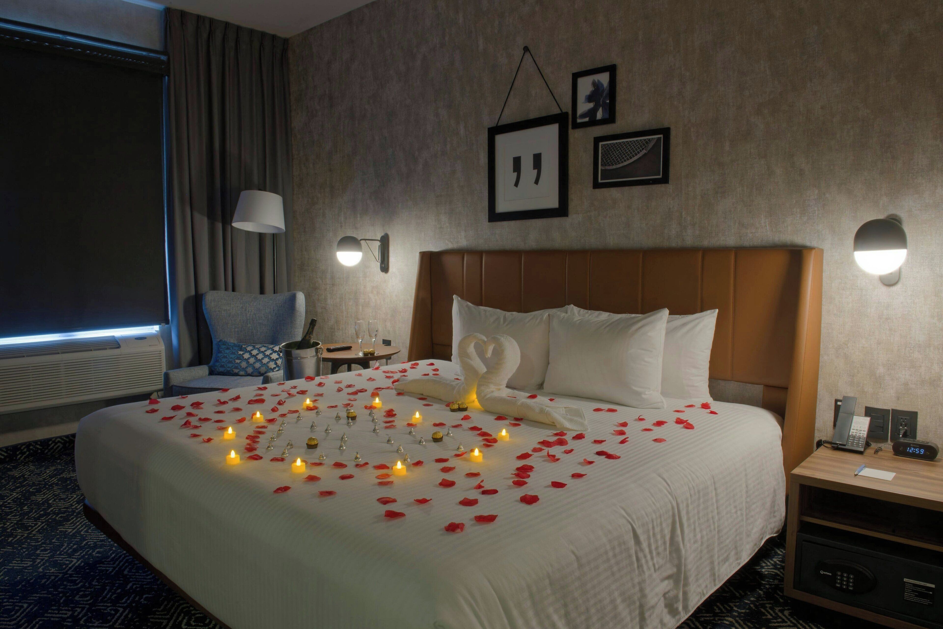 Suite, 1 cama King size y sofá cama | Escritorio y espacio para trabajar con laptop 