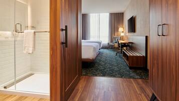 Habitación, 2 camas matrimoniales | Escritorio y espacio para trabajar con laptop