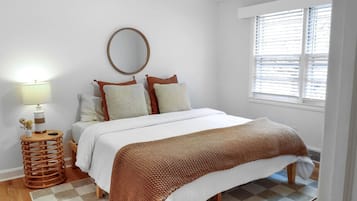 3 bedrooms, desk, iron/ironing board, travel crib