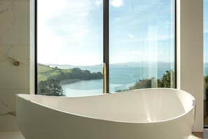 Shower, hair dryer, towels - Omana Luxury Villa on Waiheke Island Four intimate villas with private beach (Waiheke)