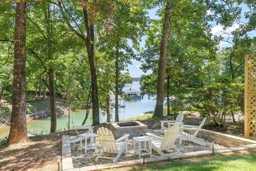Vineyard Oasis on Lake Keowee