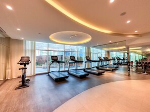 Fitness facility - Panoramic Burj Khalifa View Luxury Penthouse 2BR (Dubai)