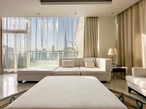 TV - Panoramic Burj Khalifa View Luxury Penthouse 1BR (Dubai)