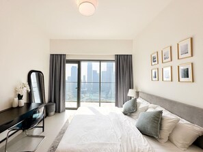 2 habitaciones, escritorio, tabla de planchar con plancha y wifi 