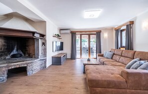 Smart-tv en een open haard