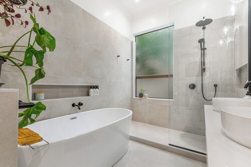 Tranquil Haven 2 BR and 1.5 BA Home Zodiak Stays