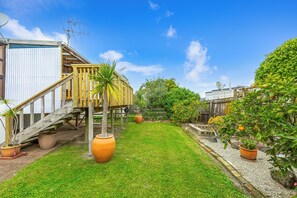 Garden - Tranquil Haven 2 BR and 1.5 BA Home Zodiak Stays (Auckland)