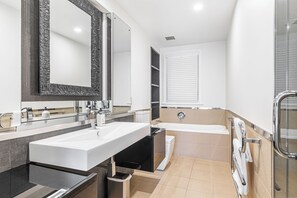 Apartamento | Baño | Toallas, jabón, champú y papel higiénico