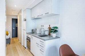 Geladeira, fogão, cooktop, lava-louças