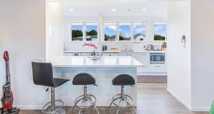 Ellerslie 3BR House | Fresh Reno | Zodiak Stays